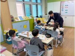 미추홀구시설관리공단, 용정초·인주초에 교통 안전용품 ‘옐로카드’ 전달 기사 이미지