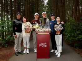 [KPGA 클래식] 하루 앞으로 다가온 어버이날… 부모님께 카네이션 전해드린 KPGA 투어 선수들 기사 이미지