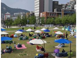 경기도청 북부청사, 상반기 '책 읽는 경기평화광장' 성료, 8월부터 더욱 풍성한 행사로 찾아뵐 예정 기사 이미지