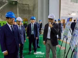 이재명 대통령, 핵융합에너지 연구현장(KSTAR) 방문 기사 이미지