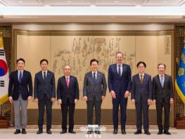 이 대통령, 손정의 회장 접견…'한일 AI협력 가교 역할' 당부 기사 이미지