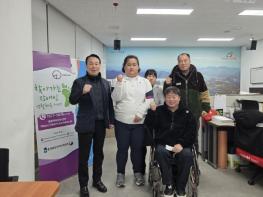 제천시장애인체육회, 제5회 아시안유스패러게임 육상 은메달 김수연 선수 포상금 전달   기사 이미지