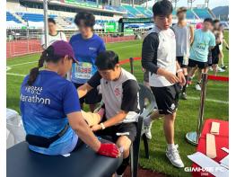 김해FC2008, ‘2026 김해 숲길 마라톤 대회’에서 이벤트 부스 성황리 운영… 시민들과 호흡 기사 이미지