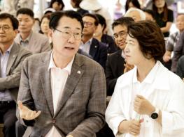 오감 만족으로 관광객 사로잡은 '제12회 화성송산포도축제' 대단원 막 내려 기사 이미지