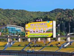 춘천시민축구단, 역대 최다 관중 기록 속 5경기 무패 행진 기사 이미지