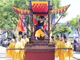 ‘남강의 빛, 세계를 부르다’… 진주시 10월 3대 축제, 세계인 사로잡아 기사 이미지