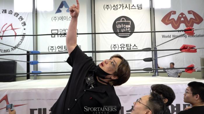 사부SABU의 시그니쳐를 따라하며 추모하는 조경호