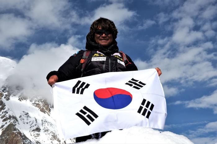 ‘희망 전도사’ 고 김홍빈 대장 평전 발간 기사 이미지