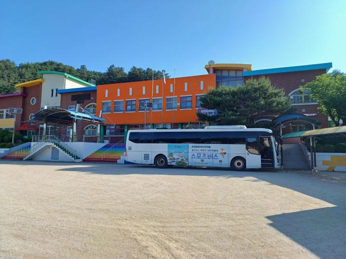 “스포츠가 우리 동네에 찾아옵니다”… 대한체육회, 이동형 체육관 ‘스포츠버스’ 전국 순회 운영 중 기사 이미지
